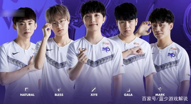 掩饰地赞扬 掩饰地赞扬